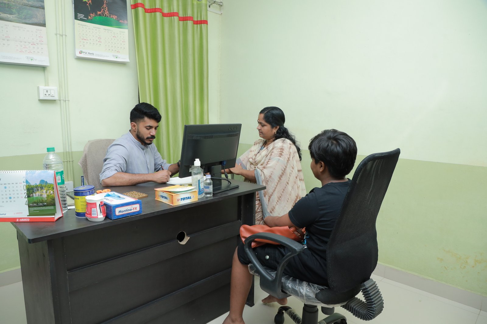 Dr. joji pappachan treating patients
